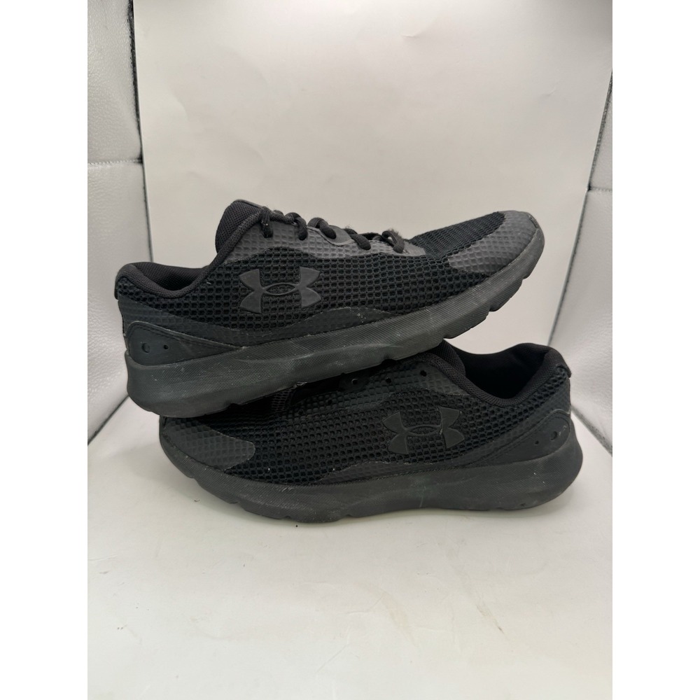 Under Armour UA SURGE Sneakers Running Shoes Gray Women's Size 9 Missing 1 Lace